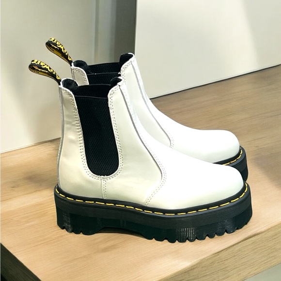 Dr. Martens White Air Wair with Soles Bouncing White Leather Boots Size 5W/4M. - Picture 2 of 8